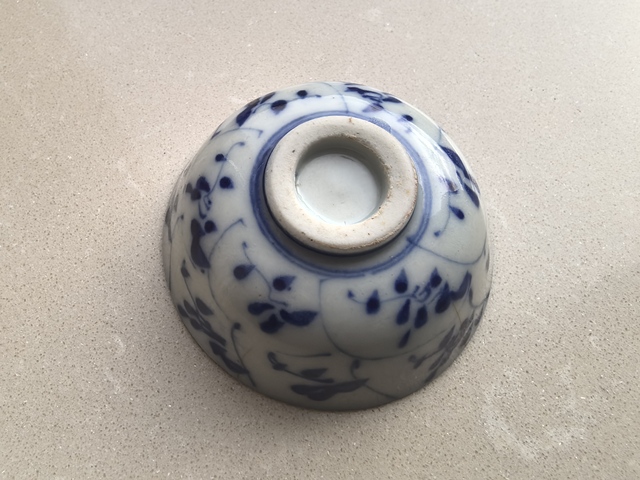 古玩陶瓷青花花卉紋茶圓真品鑒賞圖