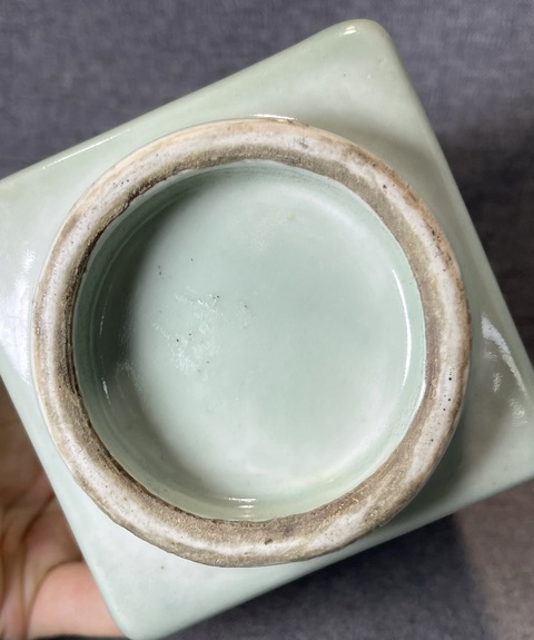 古玩陶瓷豆青釉八卦琮式瓶真品鑒賞圖