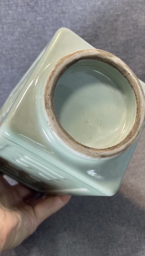 古玩陶瓷豆青釉八卦琮式瓶真品鑒賞圖