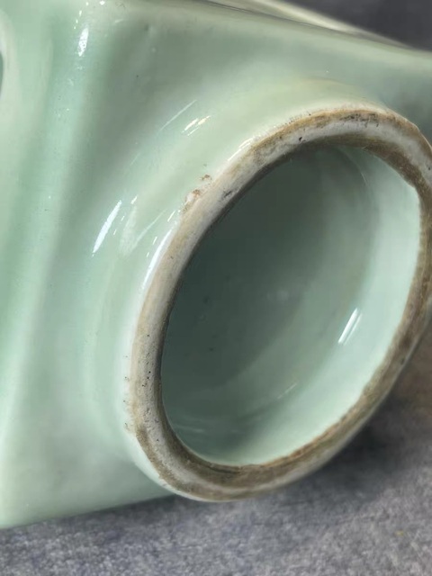 古玩陶瓷豆青釉八卦琮式瓶真品鑒賞圖