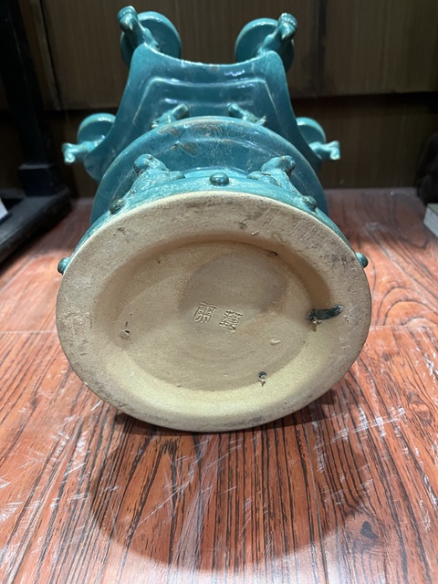 古玩陶瓷孔雀綠釉貢器真品鑒賞圖