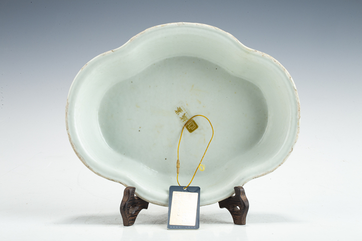 古玩陶瓷民國·粉彩蘆雁斗雞圖海棠水仙盆真品鑒賞圖