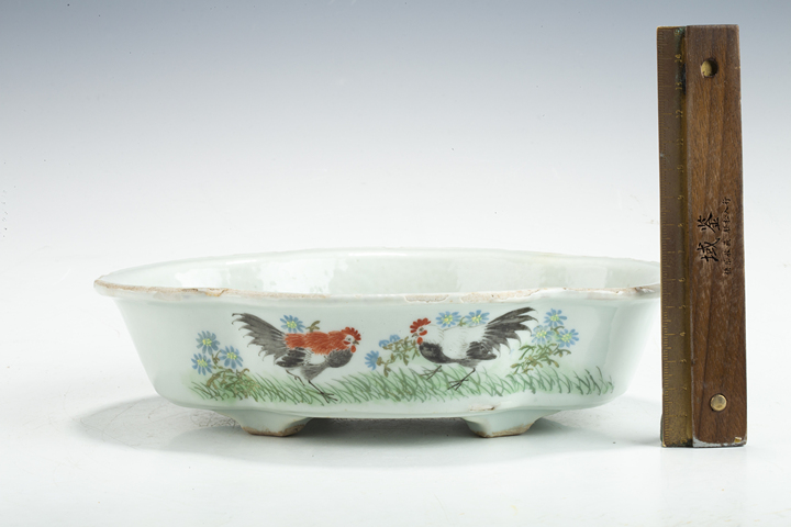 古玩陶瓷民國·粉彩蘆雁斗雞圖海棠水仙盆真品鑒賞圖