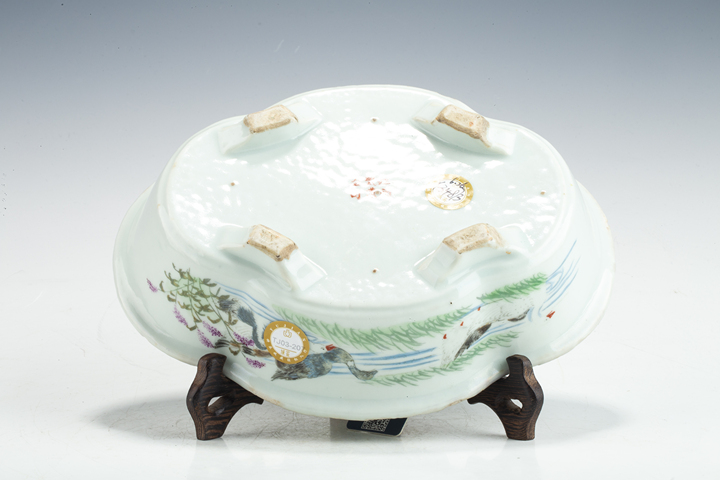 古玩陶瓷民國·粉彩蘆雁斗雞圖海棠水仙盆真品鑒賞圖