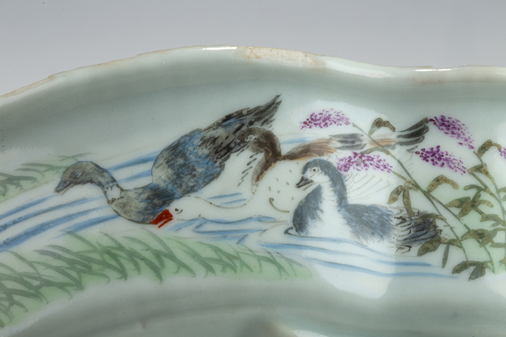 古玩陶瓷民國·粉彩蘆雁斗雞圖海棠水仙盆真品鑒賞圖