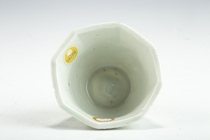 古玩陶瓷民國解放初·豆青釉模印人物詩文八方杯真品鑒賞圖