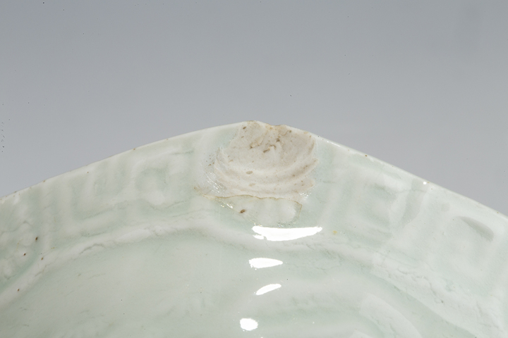 古玩陶瓷民國解放初·豆青釉模印人物詩文八方杯真品鑒賞圖