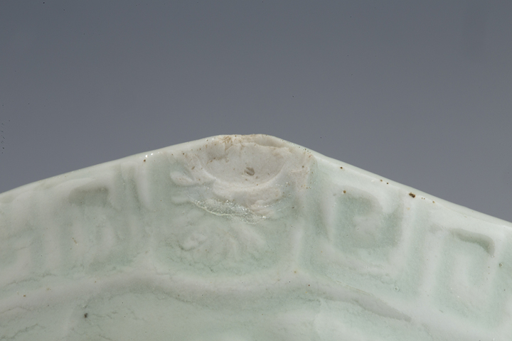 古玩陶瓷民國解放初·豆青釉模印人物詩文八方杯真品鑒賞圖