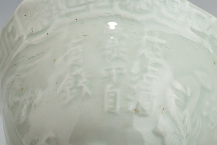 古玩陶瓷民國解放初·豆青釉模印人物詩文八方杯真品鑒賞圖