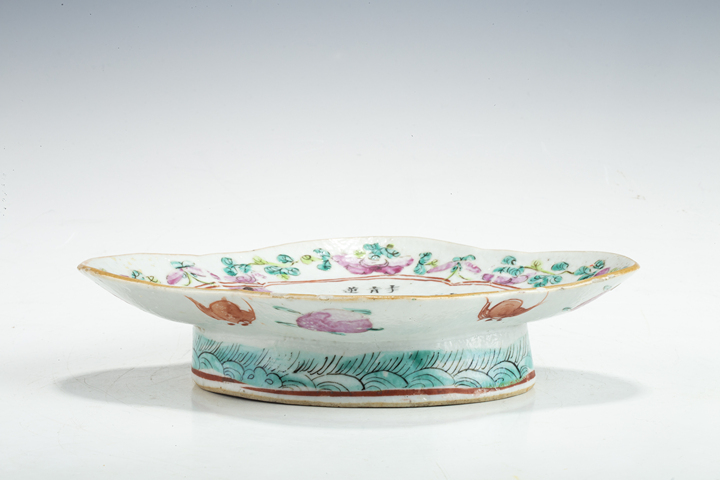 古玩陶瓷清晚·粉彩無雙譜人物詩文海棠形供盤真品鑒賞圖