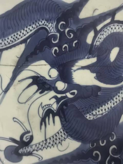 古玩陶瓷過墻龍紋青花盤真品鑒賞圖
