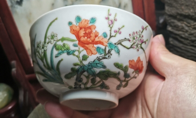 古玩陶瓷洪憲年制款粉彩花卉紋碗真品鑒賞圖