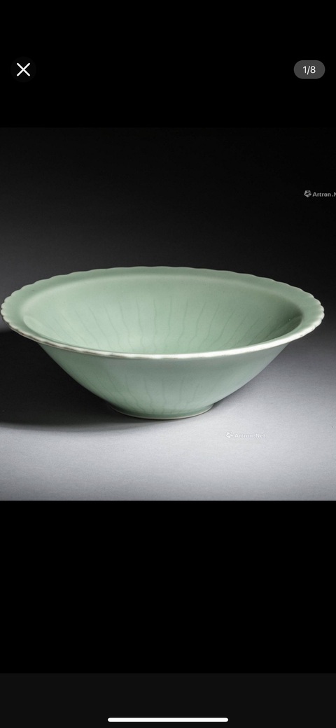 古玩陶瓷青釉刻花太陽紋斗笠折沿花口碗真品鑒賞圖