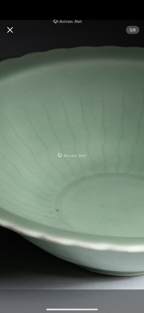 古玩陶瓷青釉刻花太陽紋斗笠折沿花口碗真品鑒賞圖