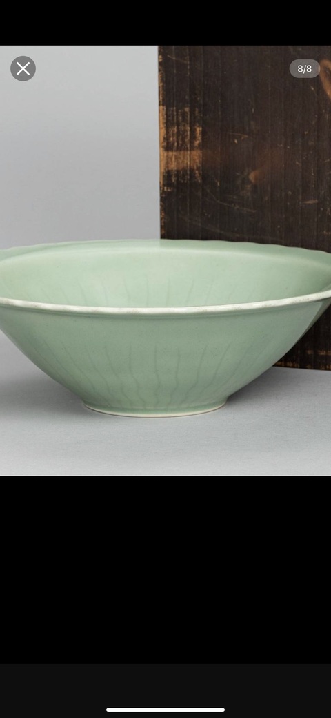 古玩陶瓷青釉刻花太陽紋斗笠折沿花口碗真品鑒賞圖