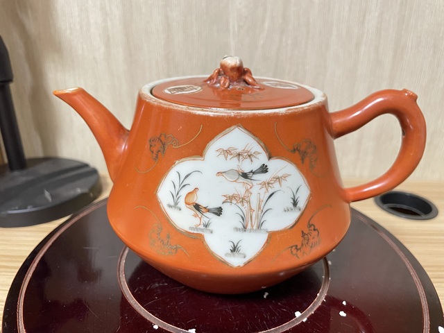 古玩陶瓷珊瑚紅釉描金開光執壺真品鑒賞圖