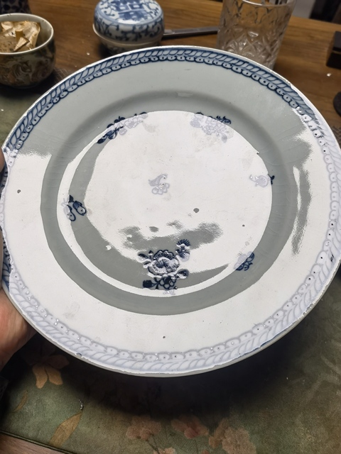 古玩陶瓷青花花卉紋盤(pán)，疑似后加款真品鑒賞圖