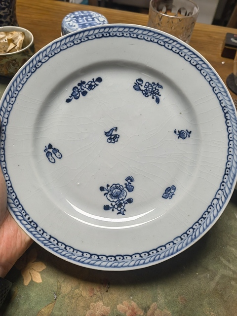 古玩陶瓷青花花卉紋盤(pán)，疑似后加款真品鑒賞圖