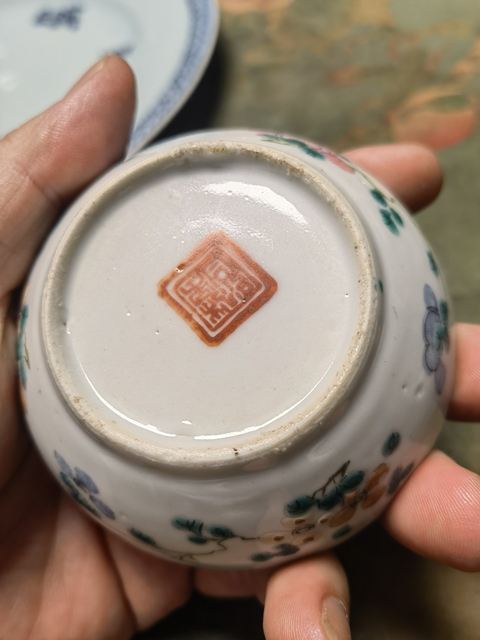 古玩陶瓷人物紋粉彩蓋盒真品鑒賞圖