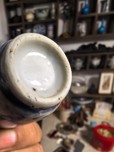 古玩陶瓷吹藍(lán)釉青花龍紋鼻煙壺真品鑒賞圖