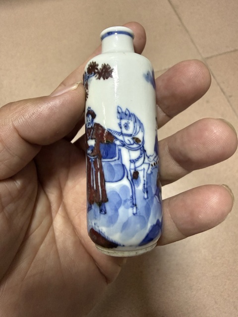 古玩陶瓷青花釉里紅鼻煙壺真品鑒賞圖