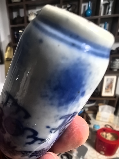 古玩陶瓷吹藍(lán)釉青花龍紋鼻煙壺真品鑒賞圖