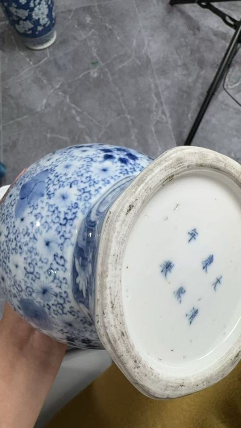 古玩陶瓷青花花卉紋花口瓶真品鑒賞圖