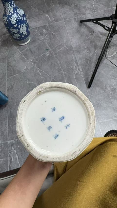 古玩陶瓷青花花卉紋花口瓶真品鑒賞圖