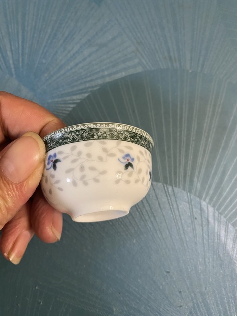 古玩陶瓷花卉紋杯真品鑒賞圖