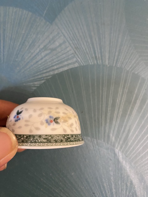 古玩陶瓷花卉紋杯真品鑒賞圖