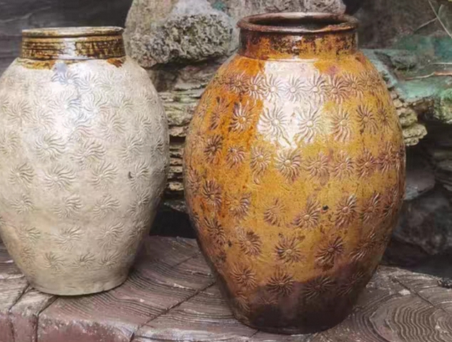 古玩陶瓷 花卉紋青釉印花雙系罐真品鑒賞圖