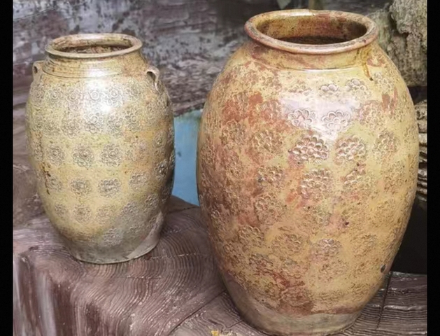 古玩陶瓷 花卉紋青釉印花雙系罐真品鑒賞圖