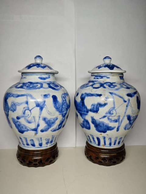 古玩陶瓷青花云鶴紋蓋罐真品鑒賞圖