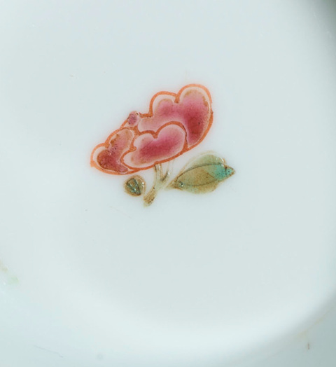 古玩陶瓷粉彩馬蹄杯真品鑒賞圖