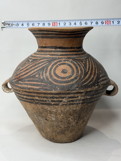 古玩陶瓷馬家窯文化·同心圓點漩渦紋敞口壺拍賣，當前價格1490元