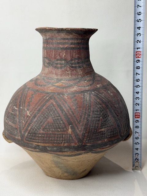 古玩陶瓷馬家窯·馬廠類型折線回紋雙耳壺真品鑒賞圖