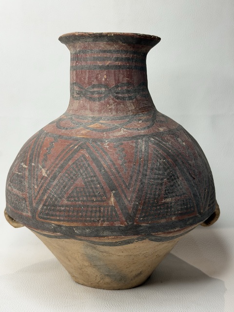 古玩陶瓷馬家窯·馬廠類型折線回紋雙耳壺真品鑒賞圖