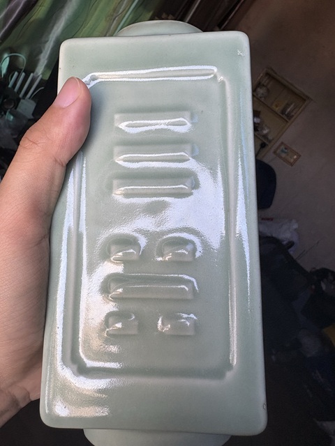 古玩陶瓷豆青釉八卦紋琮式瓶真品鑒賞圖