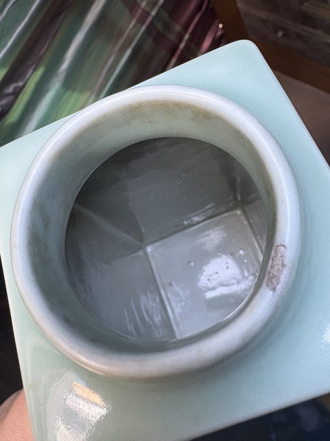 古玩陶瓷豆青釉八卦紋琮式瓶真品鑒賞圖