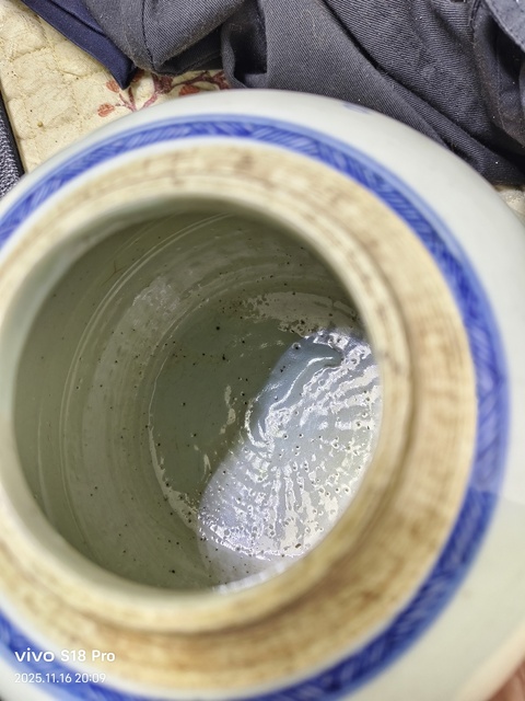 古玩陶瓷山水紋青花罐真品鑒賞圖