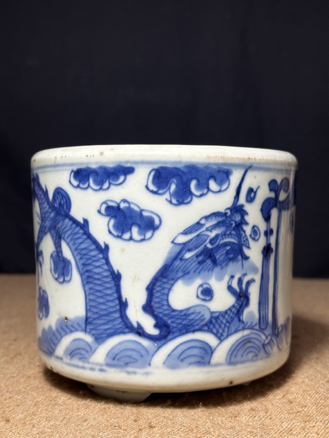 古玩陶瓷清晚期 青花云龍紋香爐真品鑒賞圖