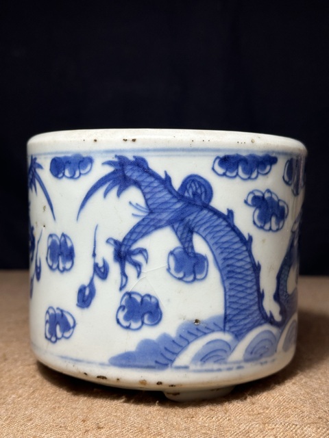 古玩陶瓷清晚期 青花云龍紋香爐真品鑒賞圖