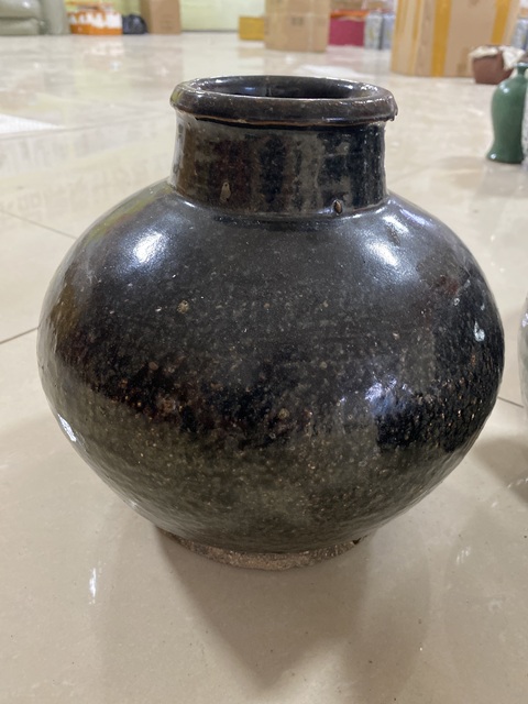 古玩陶瓷窯變黑釉高領罐真品鑒賞圖