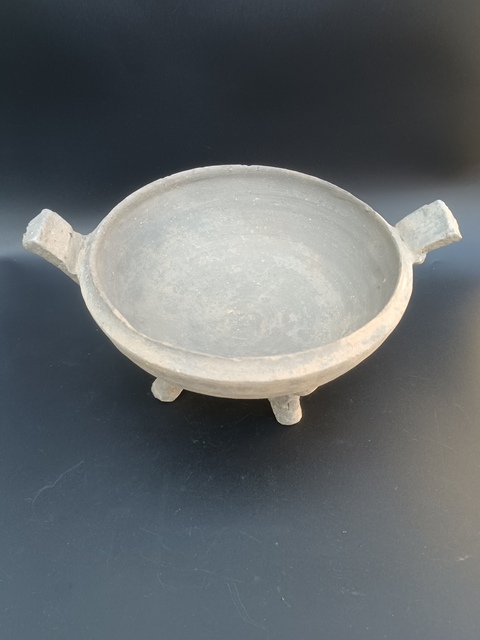 古玩陶瓷灰陶雙耳三足鼎真品鑒賞圖