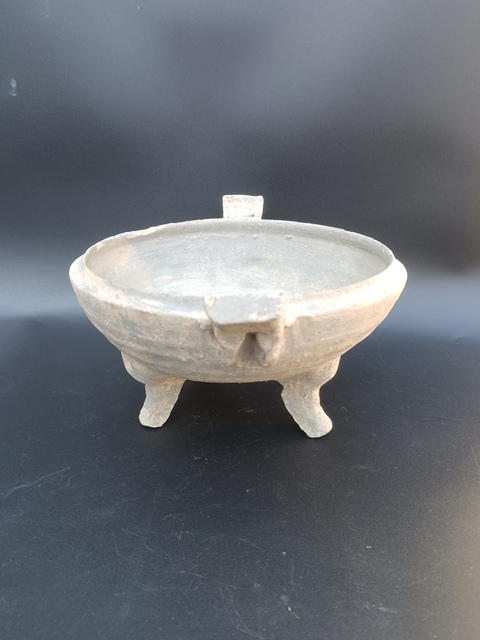 古玩陶瓷灰陶雙耳三足鼎真品鑒賞圖