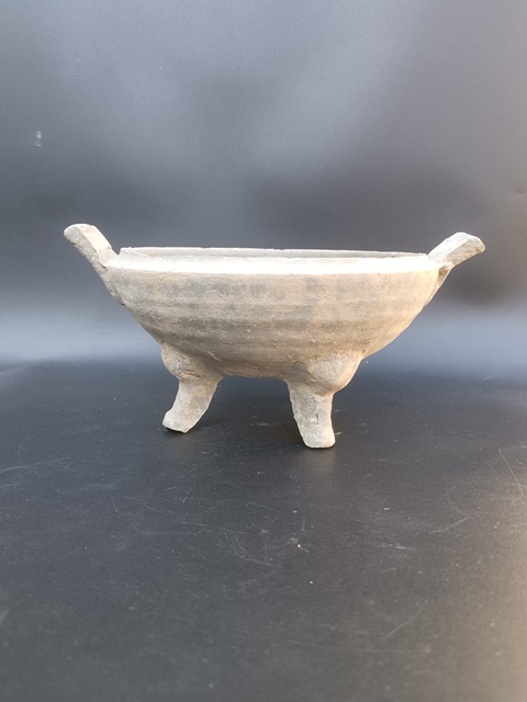古玩陶瓷灰陶雙耳三足鼎真品鑒賞圖