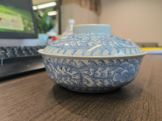 古玩陶瓷青花淡描花卉紋蓋碗真品鑒賞圖