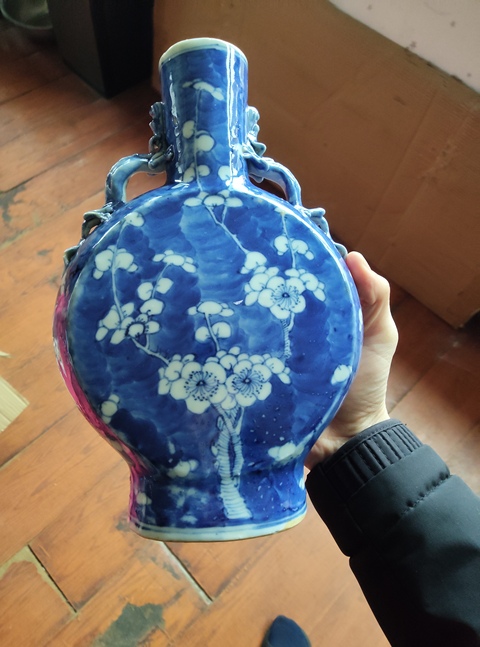 古玩陶瓷青花梅花紋抱月瓶真品鑒賞圖