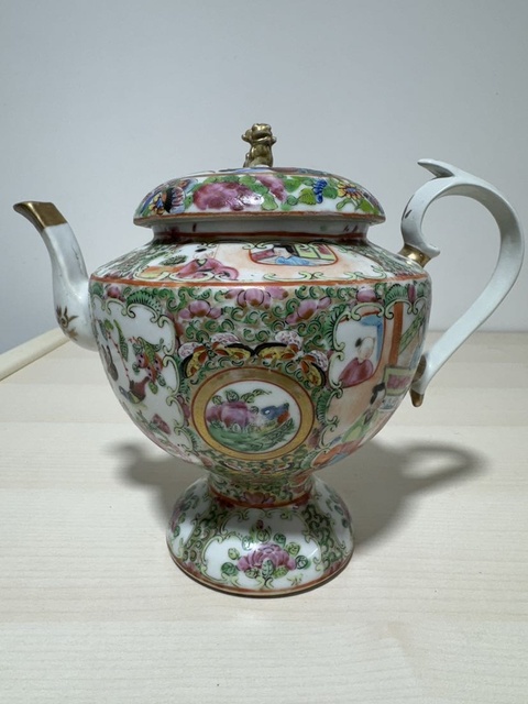 古玩陶瓷人物紋廣彩執壺真品鑒賞圖