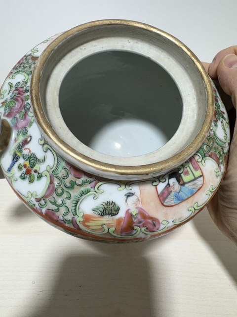 古玩陶瓷人物紋廣彩執壺真品鑒賞圖